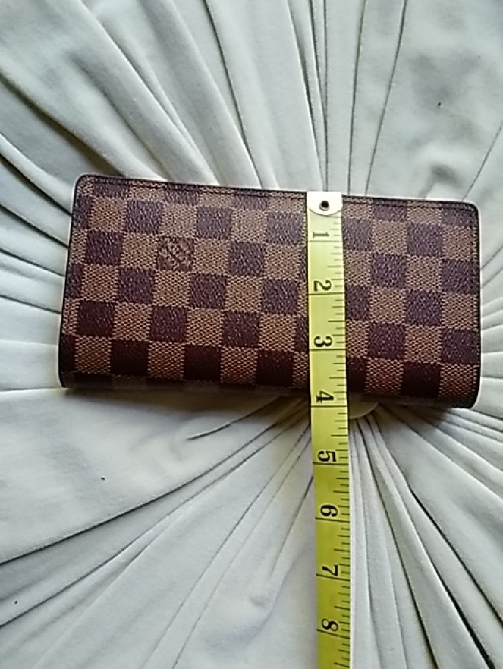 Classic Brown Checkered Women's Wallet - Designer Style - Picture 4 of 4